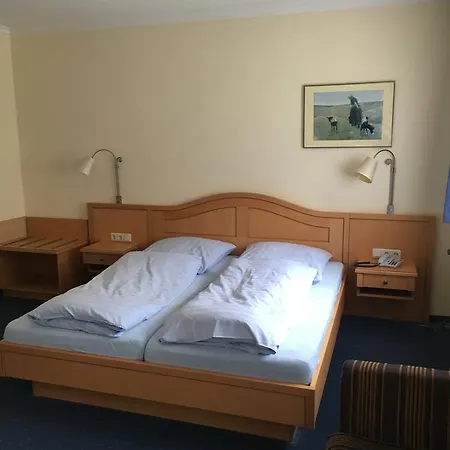 Neuenburger Hof Hotel *