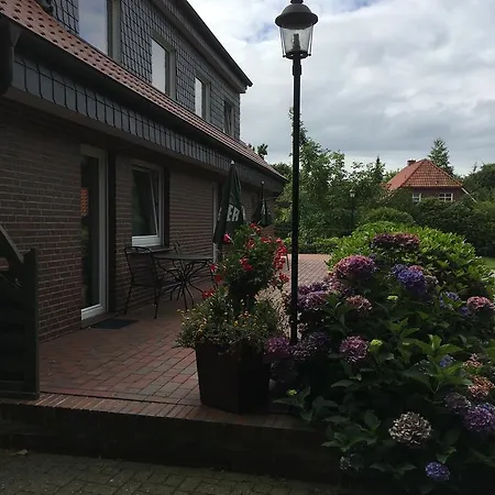 Neuenburger Hof Hotel *