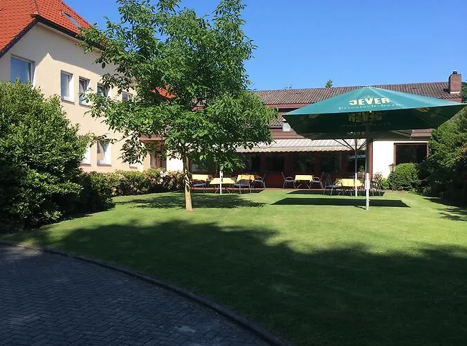 Hotel Neuenburger Hof *
