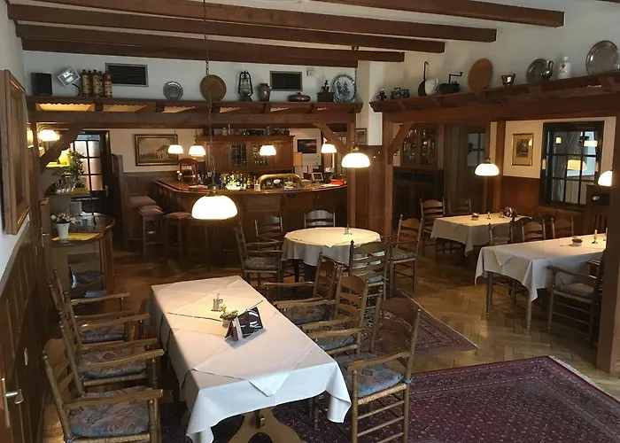 Neuenburger Hof Hotel *