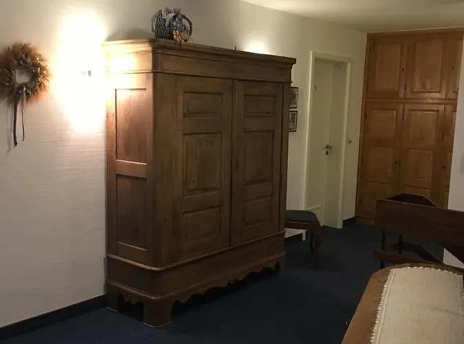 Neuenburger Hof *