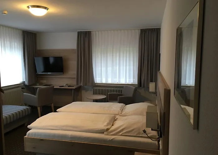 Hotel Neuenburger Hof *